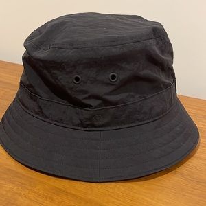 Lululemon bucket hat